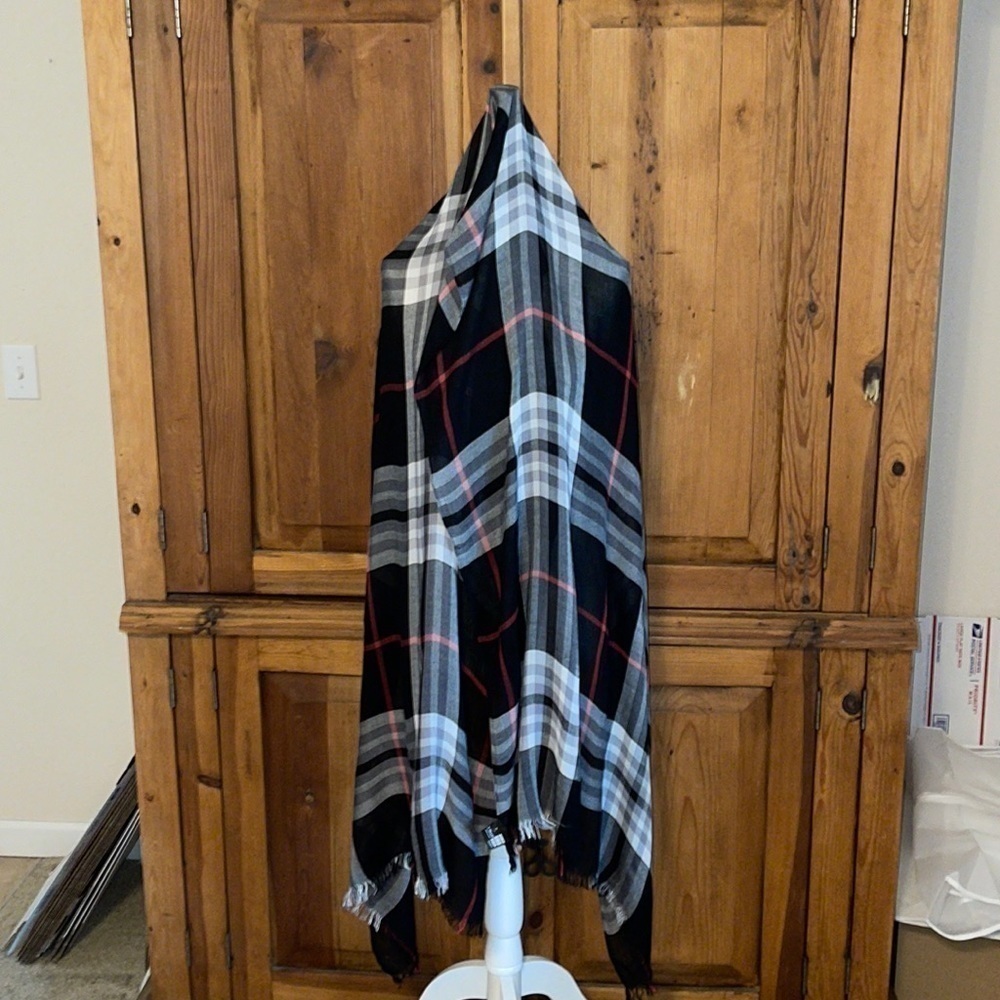V. FRASS The Original Plaid Viscose Scarf Sz. 32โ x 72โ - Picture 8 of 12
